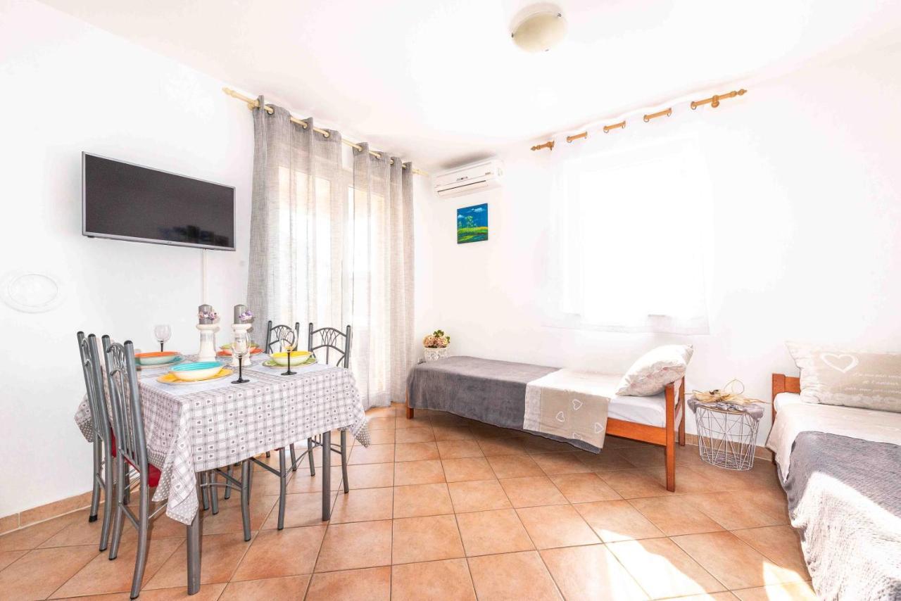 Apartment Hannah โนวาลยา ภายนอก รูปภาพ